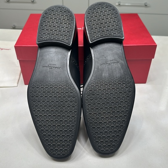 Salvatore Ferragamo Men’s Dress Shoe - Perfect Condition - Picture 9 of 11